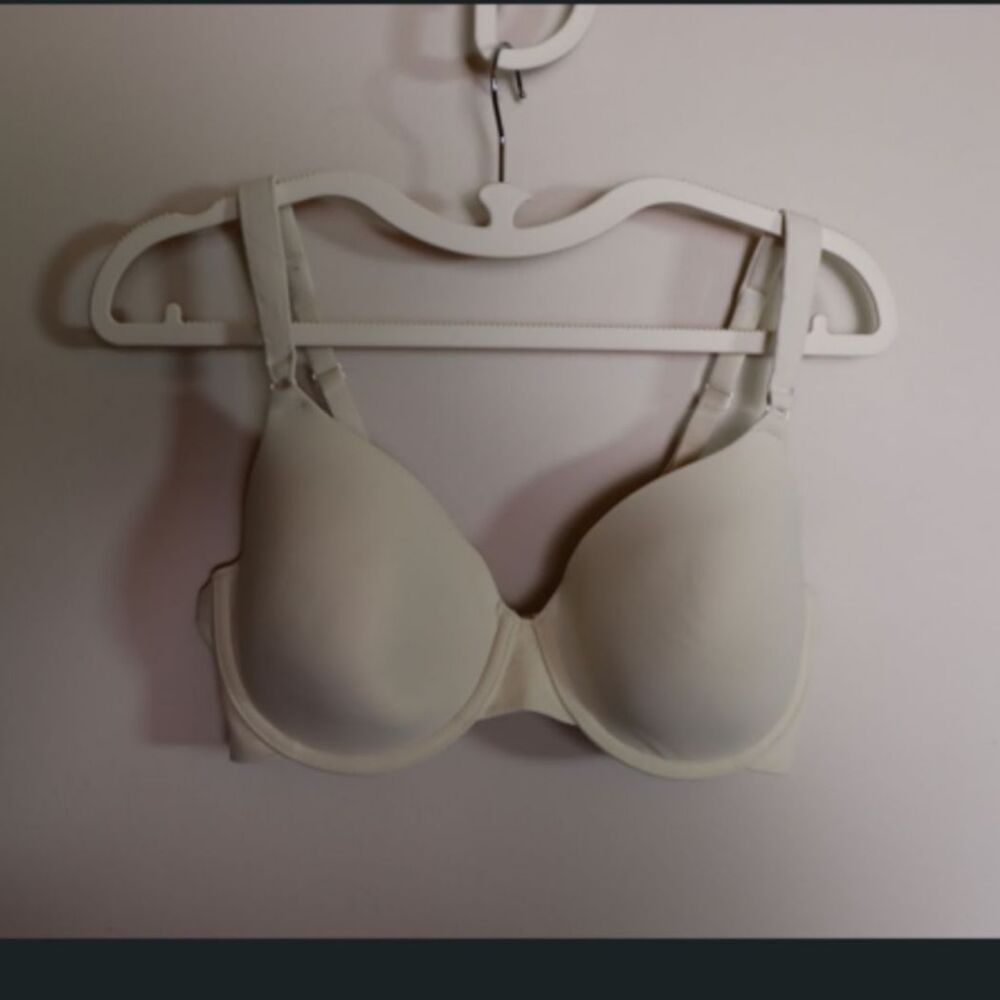Olga Underwire Bra Off White 36C Soft Stretch Comfort Padded Straps Full Support